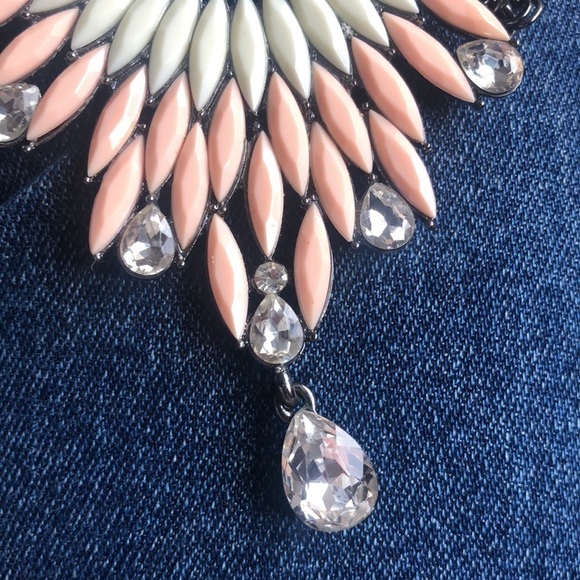 AMRITA SINGH SIGNED PINK WHITE CLEAR RHINESTONE PRINCESS JOAN NECKLACE GUNMETAL - Picture 3 of 5